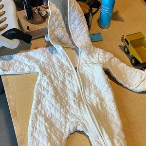 Burt’s bees baby White Quilted One Piece bunting 3-6 months